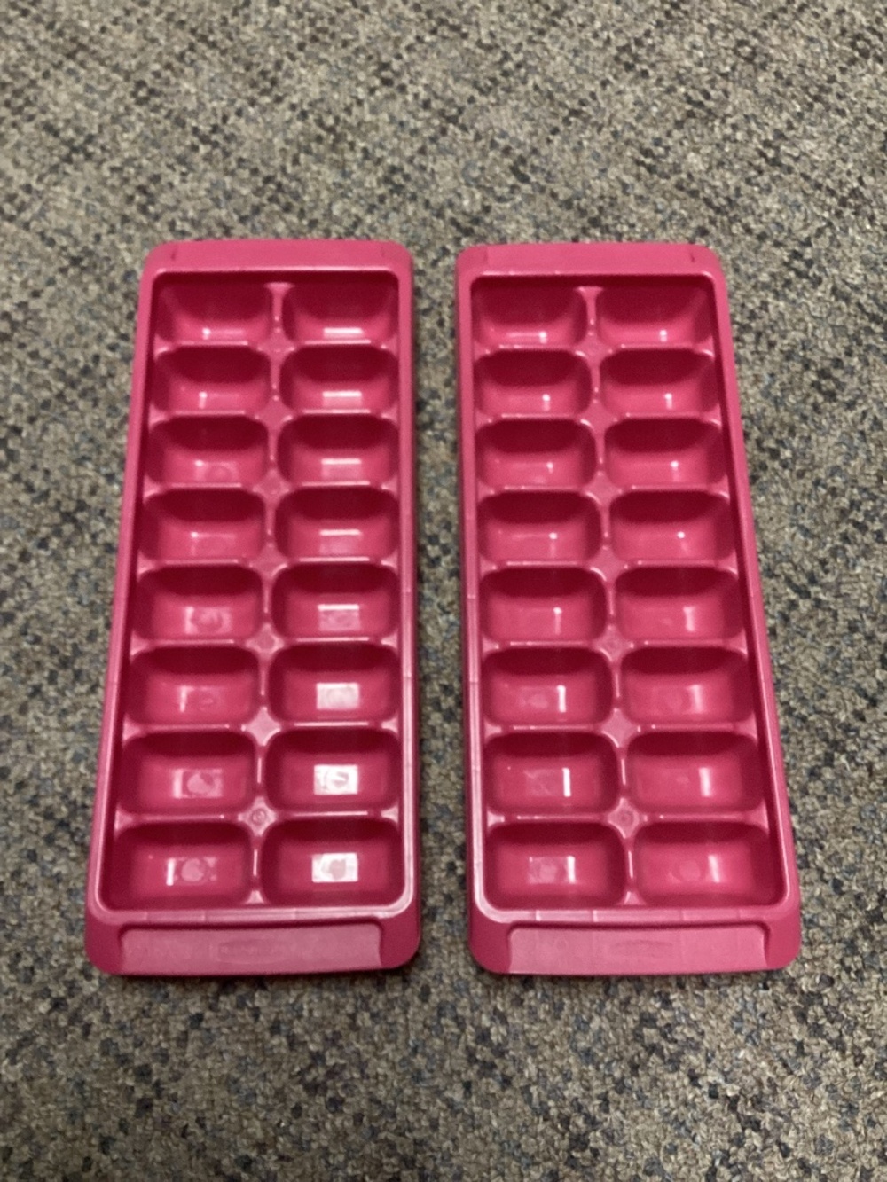 2 Rubbermaid Pink Ice Cube Trays * NEW